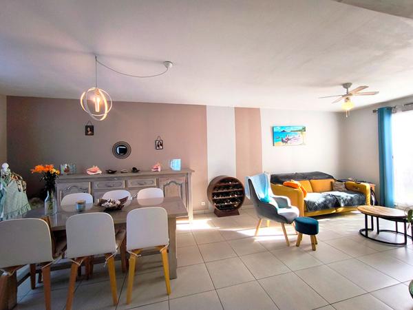 Maison familiale rénovée de 114 m² avec garage et terrain dans quartier calme de Carcassonne