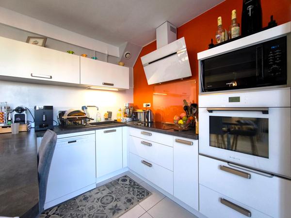 Maison familiale rénovée de 114 m² avec garage et terrain dans quartier calme de Carcassonne