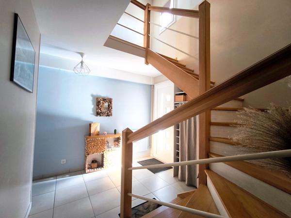 Maison familiale rénovée de 114 m² avec garage et terrain dans quartier calme de Carcassonne