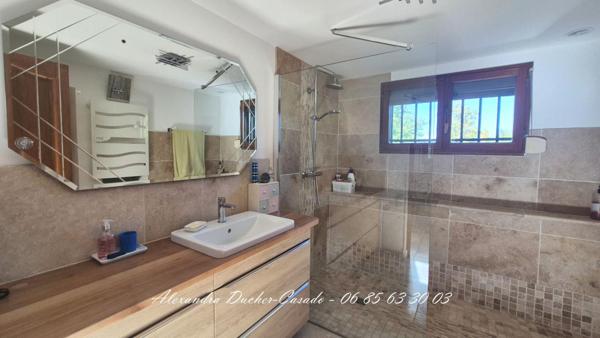 Maison d'habitation avec atelier et annexes