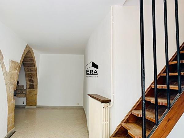 MAISON DE VILLAGE  AVEC GARAGE