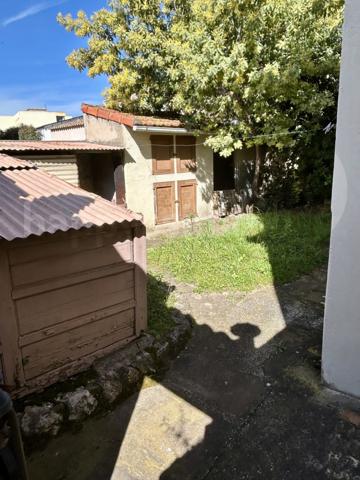 Maison
                                                                                                                                                                                                                                                                                                                        6 pièce(s)                                                                                                                                                                                                          4 chambre(s)                                                                                                                                                                                                          178  m²
