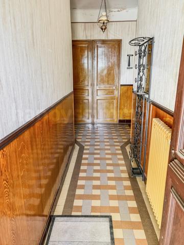 Maison
                                                                                                                                                                                                                                                                                                                        6 pièce(s)                                                                                                                                                                                                          4 chambre(s)                                                                                                                                                                                                          178  m²