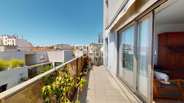Superbe 3 pièces en étage avec BALCON et vue dégagée _CAVE et Parking _Les Lilas