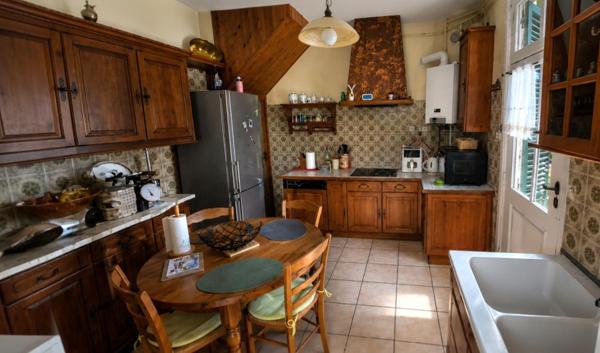 Maison familiale 3 chambres avec garage, cave et jardin à Montceau-les-Mines