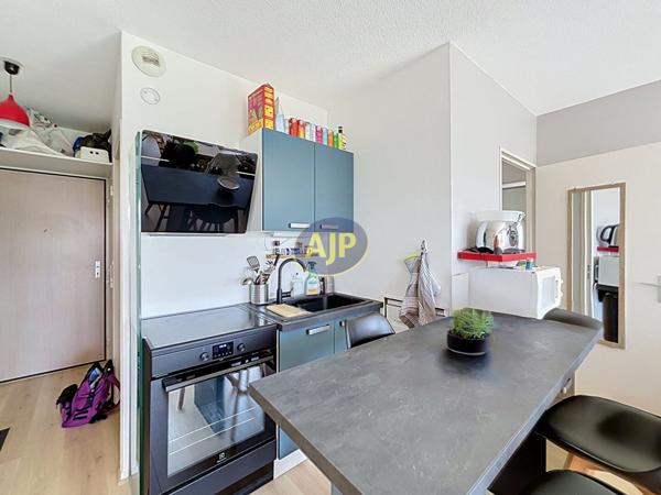 Appartement à louer La Rochelle : 2 pièces, 30m² avec 1 chambre(s) à 736€ - AJP Immobilier Rochefort