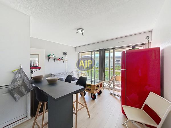 Appartement à louer La Rochelle : 2 pièces, 30m² avec 1 chambre(s) à 736€ - AJP Immobilier Rochefort