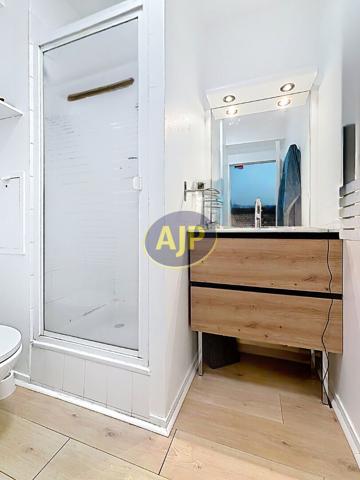 Appartement à louer La Rochelle : 2 pièces, 30m² avec 1 chambre(s) à 736€ - AJP Immobilier Rochefort