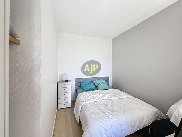 Appartement à louer La Rochelle : 2 pièces, 30m² avec 1 chambre(s) à 736€ - AJP Immobilier Rochefort