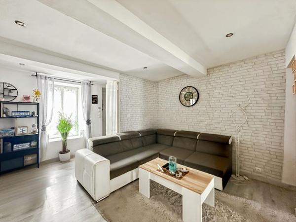 NOUVEAUTÉ ? Maison semi-mitoyenne à Les Mazures (08500)