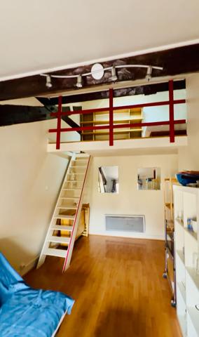 Versailles Montreuil ! Charmant studio meublé de 20 m² avec mezzanine ! Loyer 673 €/mois charges comprises **  - Référence  28660