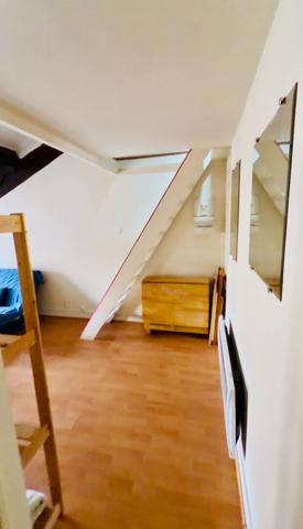 Versailles Montreuil ! Charmant studio meublé de 20 m² avec mezzanine ! Loyer 673 €/mois charges comprises **  - Référence  28660