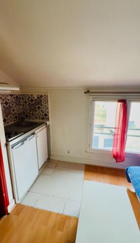 Versailles Montreuil ! Charmant studio meublé de 20 m² avec mezzanine ! Loyer 673 €/mois charges comprises **  - Référence  28660