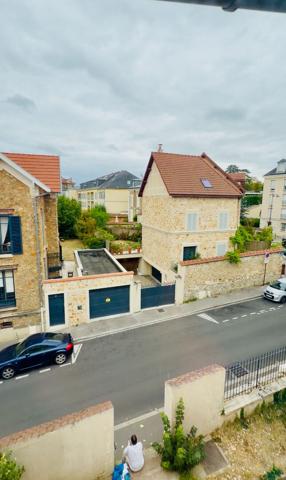 Versailles Montreuil ! Charmant studio meublé de 20 m² avec mezzanine ! Loyer 673 €/mois charges comprises **  - Référence  28660
