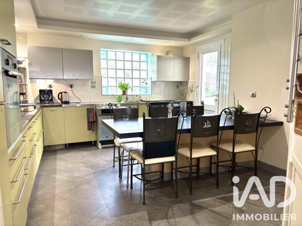 Maison à vendre 7 pièces 127 m² Saint-Cyr-l'École