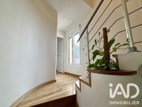 Maison à vendre 7 pièces 127 m² Saint-Cyr-l'École