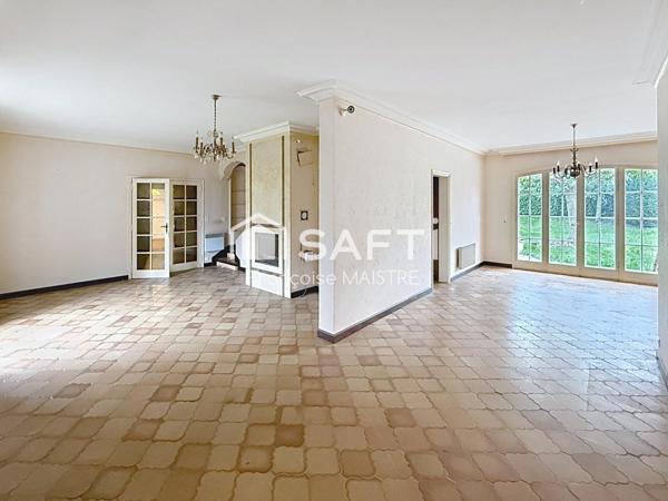 Villa sur sous-sol complet avec piscine, 5 chambres