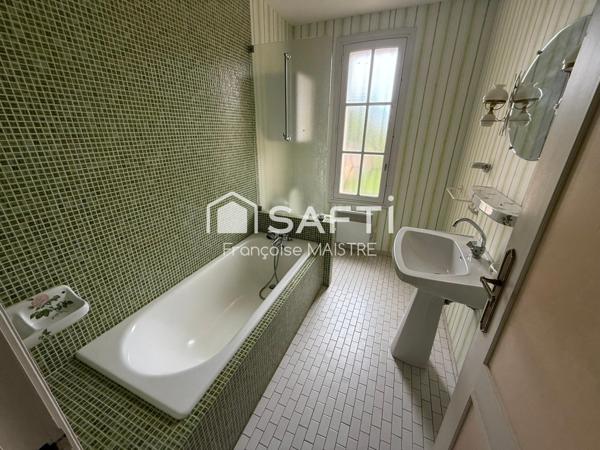 Villa sur sous-sol complet avec piscine, 5 chambres