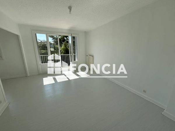 Location Appartement 4 pièces 69.56 m² - 63 RUE JEAN BART Bourg Les Valence 26500