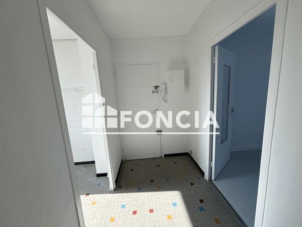 Location Appartement 4 pièces 69.56 m² - 63 RUE JEAN BART Bourg Les Valence 26500