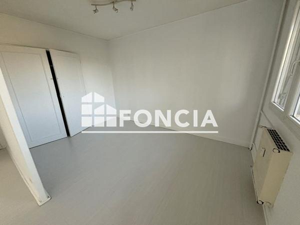 Location Appartement 4 pièces 69.56 m² - 63 RUE JEAN BART Bourg Les Valence 26500