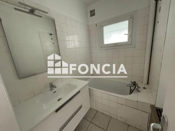 Location Appartement 4 pièces 69.56 m² - 63 RUE JEAN BART Bourg Les Valence 26500