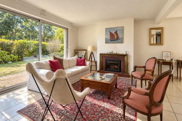 A VENDRE – A pied des commerces et du centre ville – SENE