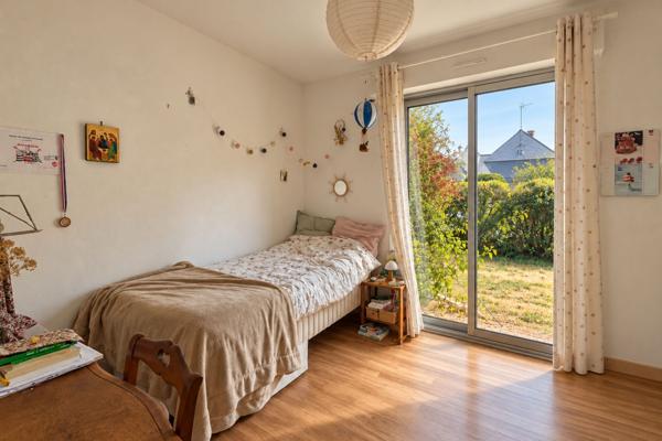 A VENDRE – A pied des commerces et du centre ville – SENE