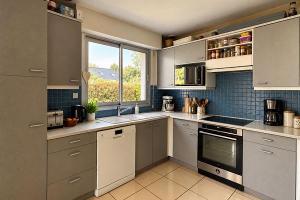 A VENDRE – A pied des commerces et du centre ville – SENE
