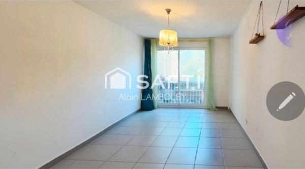 "Appartement T3 – Immeuble rénové, cave et parking"