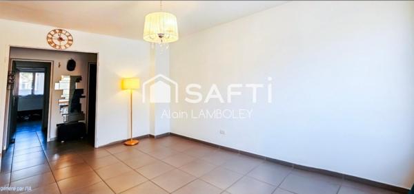 "Appartement T3 – Immeuble rénové, cave et parking"