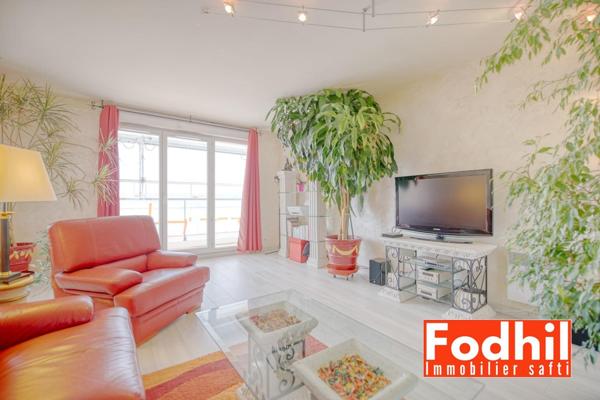 Appartement 3 pièces de 70 m²- au 3éme étage avec ascenseur- Balcon- Box et cave.