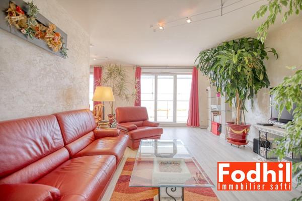 Appartement 3 pièces de 70 m²- au 3éme étage avec ascenseur- Balcon- Box et cave.