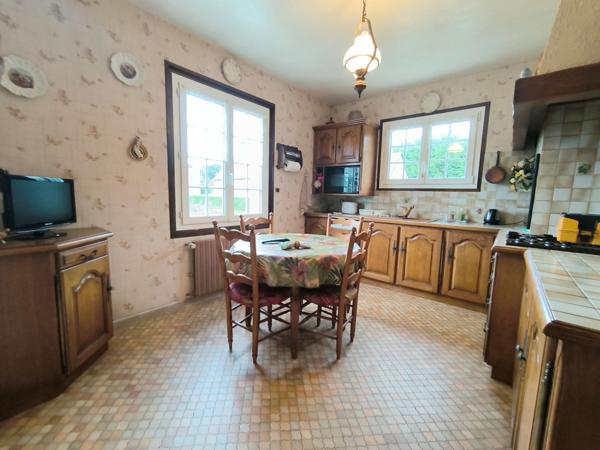 non loin des commerces et de la mer