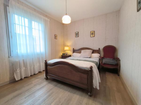 non loin des commerces et de la mer