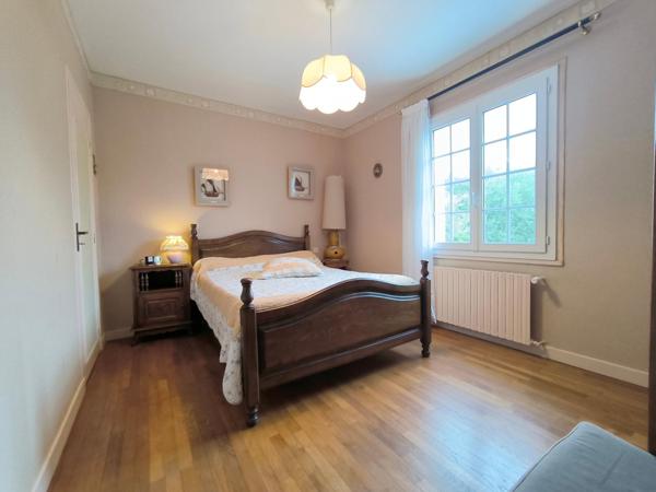 non loin des commerces et de la mer