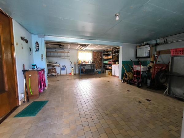 non loin des commerces et de la mer