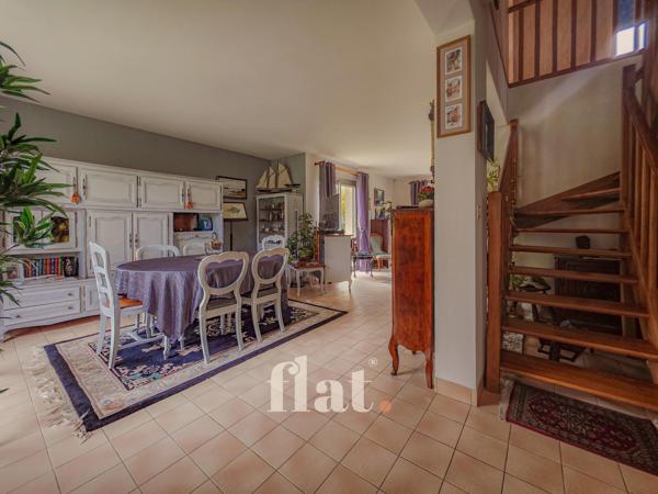 Maison
                                                                                                                                                                                                                                                                                                                        5 pièce(s)                                                                                                                                                                                                          4 chambre(s)                                                                                                                                                                                                          130  m²