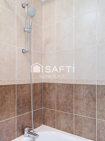 Studio idéalement placé dans résidence avec piscine