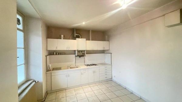 Maison + Commerce + Terrain + Combles aménageables + Parking garage