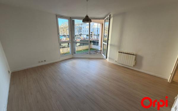 Appartement à vendre    1 pièce • 34 m2 Montigny-le-Bretonneux