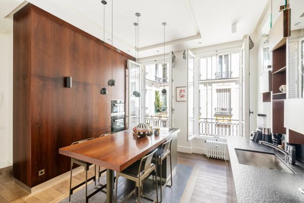 Appartement Paris 8 e - EUROPE