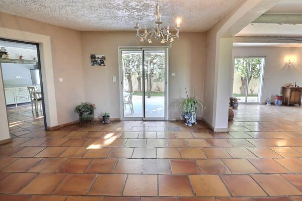 A VENDRE Entraigues Sur La Sorgue Maison 10 pièce(s) 260 m²