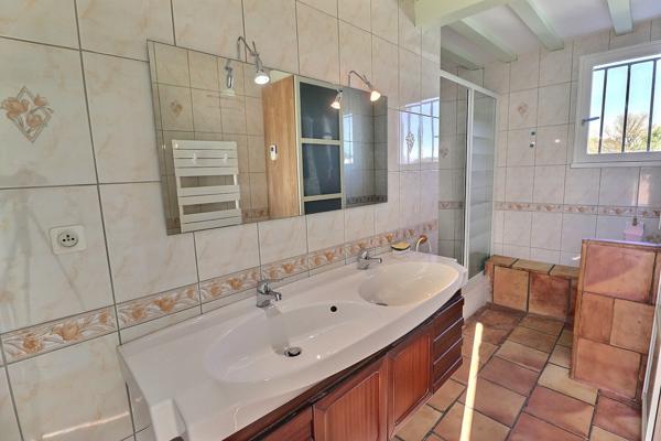 A VENDRE Entraigues Sur La Sorgue Maison 10 pièce(s) 260 m²