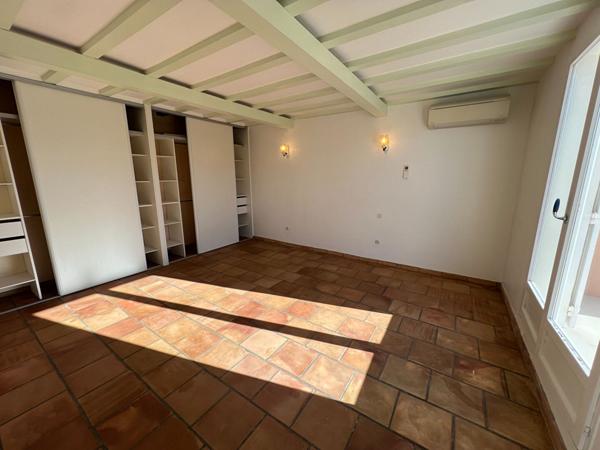 A VENDRE Entraigues Sur La Sorgue Maison 10 pièce(s) 260 m²