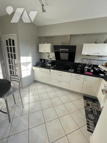 Pavillon indépendant sur sous-sol, 5 chambres.