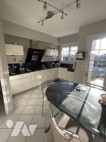 Pavillon indépendant sur sous-sol, 5 chambres.