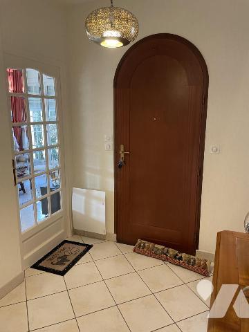 Pavillon indépendant sur sous-sol, 5 chambres.