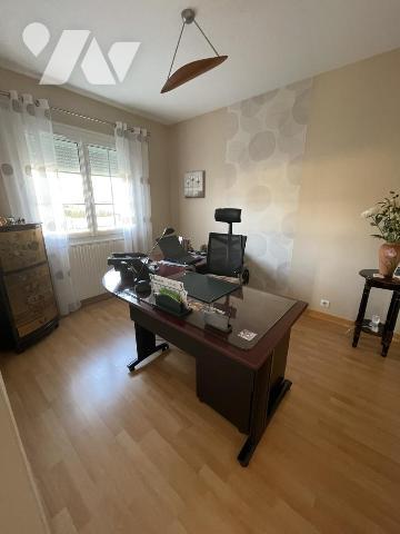 Pavillon indépendant sur sous-sol, 5 chambres.