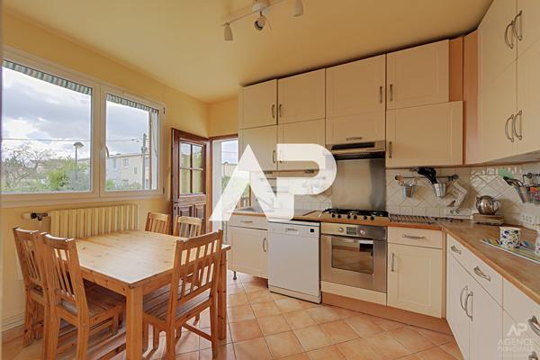Maison Rueil-Malmaison 7 pièce(s) 133 m² 850 000 € **  - Référence  19943